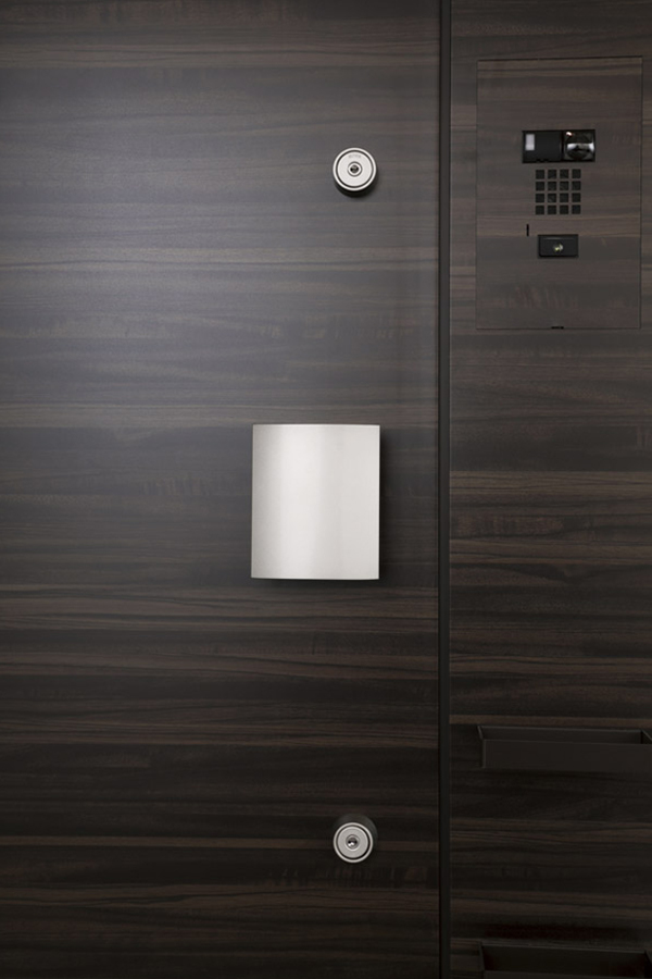 Security.  [Entrance door double lock] In double lock provided with a two cylinder lock on the top and bottom of the entrance door, It has extended crime prevention (same specifications)