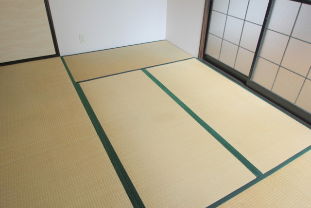 Living and room. Tatami are all new at the time of move-in!
