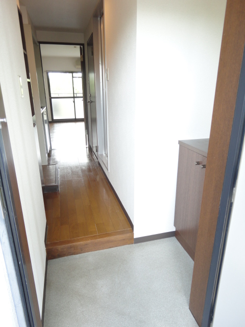 Entrance. With cupboard!