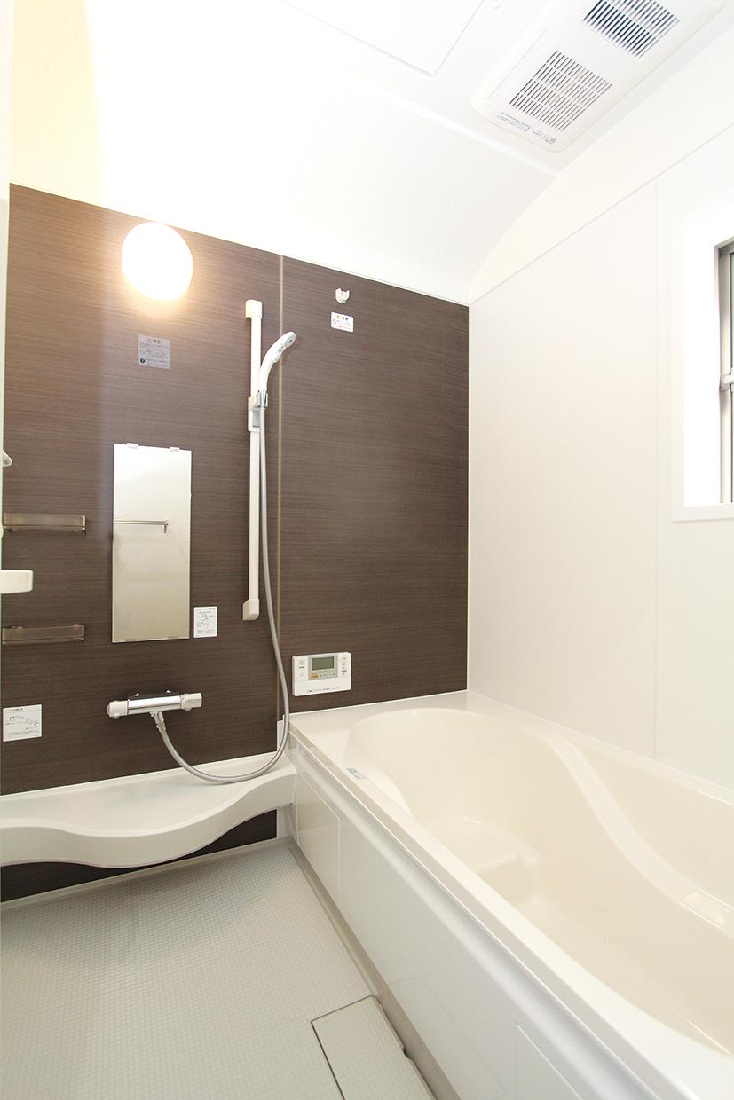 Bathroom. Indoor (12 May 2013) Shooting