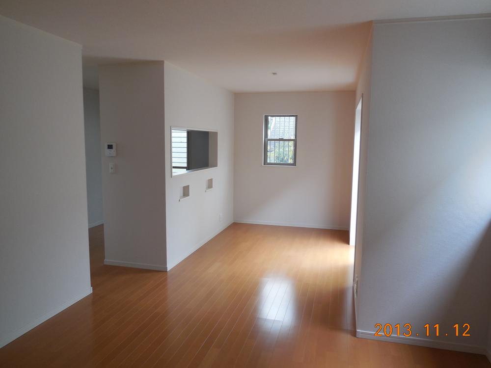 Same specifications photos (living). Image Photos