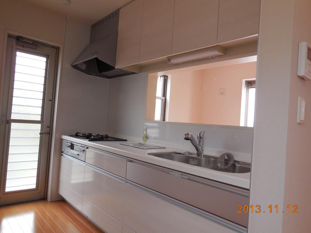 Same specifications photo (kitchen). Image Photos
