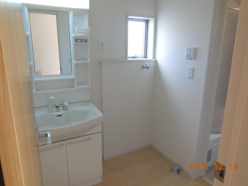 Wash basin, toilet. Guests visit at any time! !