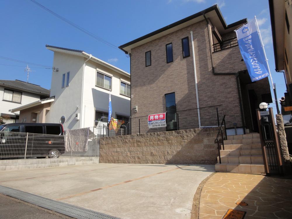 Local appearance photo. Local (11 May 2013) Shooting