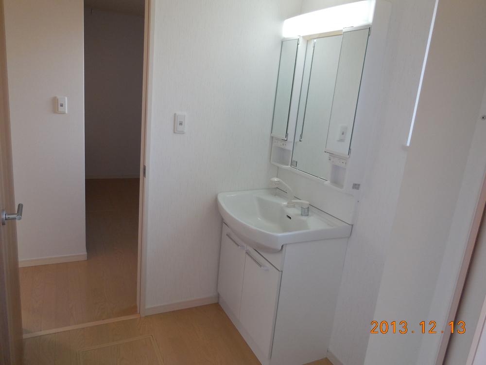 Wash basin, toilet