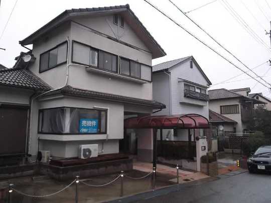 Local appearance photo. The building is the appearance. (Taken from the southwest side)