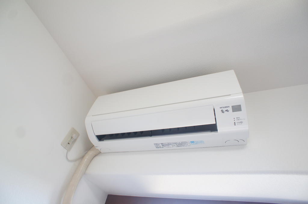 Other Equipment. Air conditioning also features ◎