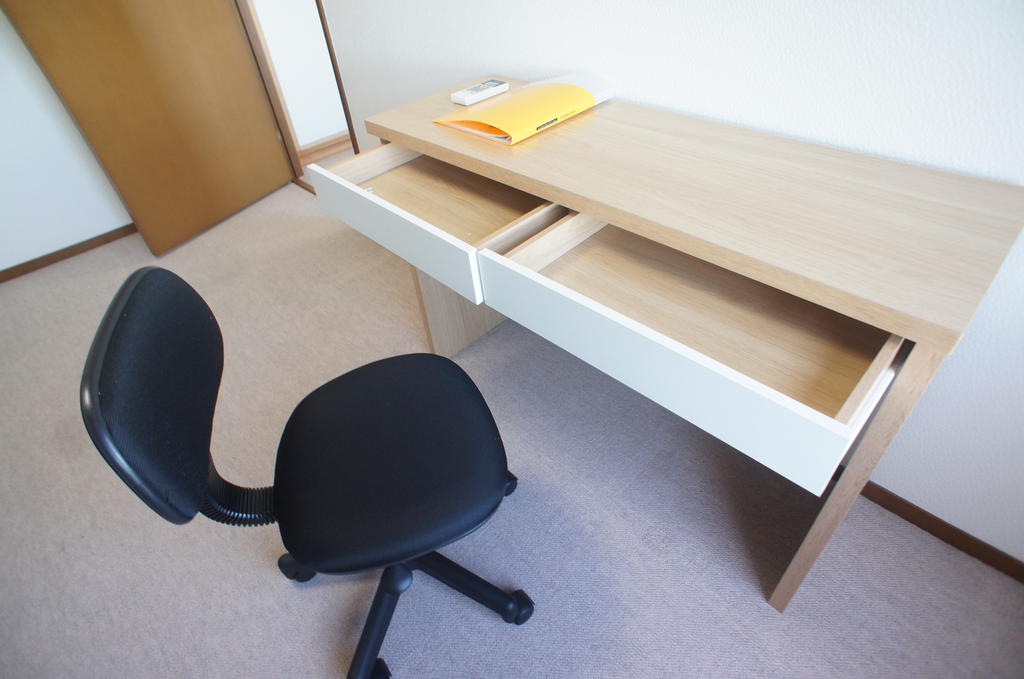 Other Equipment. Of course essential desk to study also have ◎