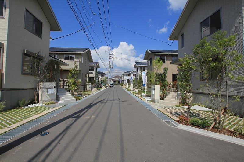 Widely also next to Building interval, Open.