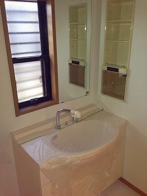 Wash basin, toilet. Local (August 2013) Shooting