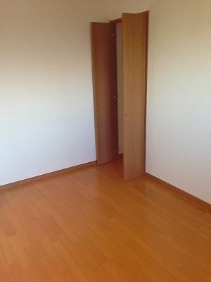 Non-living room. Second floor