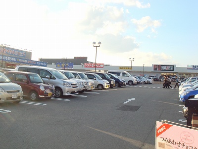 Shopping centre. Udditaun 3771m to cross Mall (shopping center)