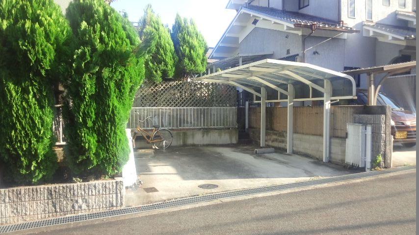 Parking lot. Local (10 May 2013) Shooting