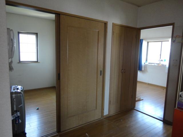 Non-living room. Local (10 May 2013) Shooting