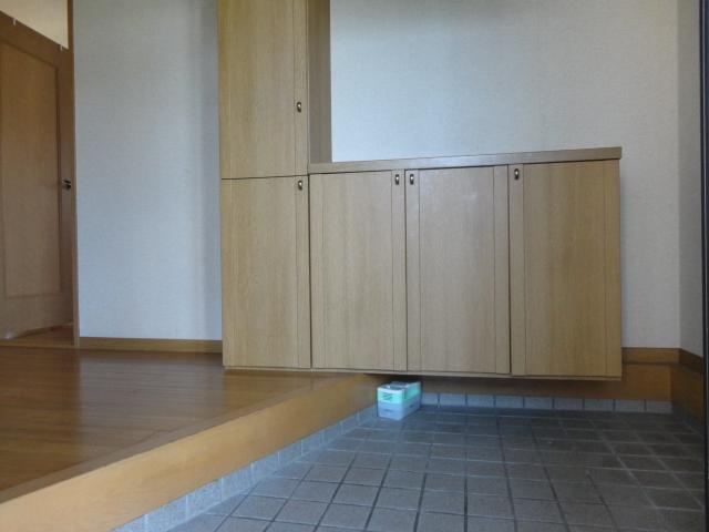 Entrance. Local (10 May 2013) Shooting