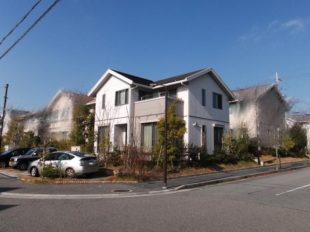 Local appearance photo. Day is good per southeast corner lot.