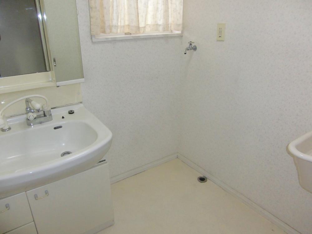 Wash basin, toilet. Indoor (September 2013) Shooting