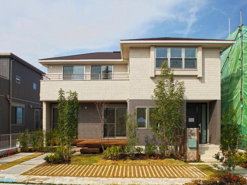 Local appearance photo. According to the site, which was blessed of the south road, As catch firmly on the light from the south,  Leisurely place the room. Cherish the ties with the room and the room,  The flow line by migration has become a functional and high degree of freedom Floor.  [22-32 No. land] 