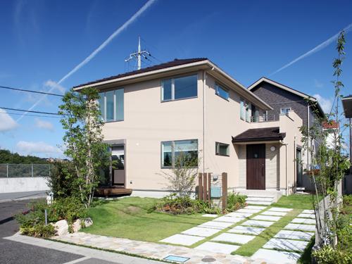 Local photos, including front road. Light pours comfortably from the atrium of the south, A living-dining with a relaxed, Is the momentum likely to live conversation of family.   [21-41 No. land model house] 