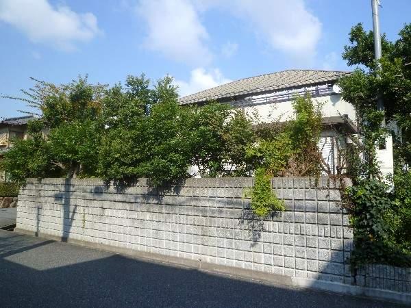 Local appearance photo. Parallel parking 2 units can be!