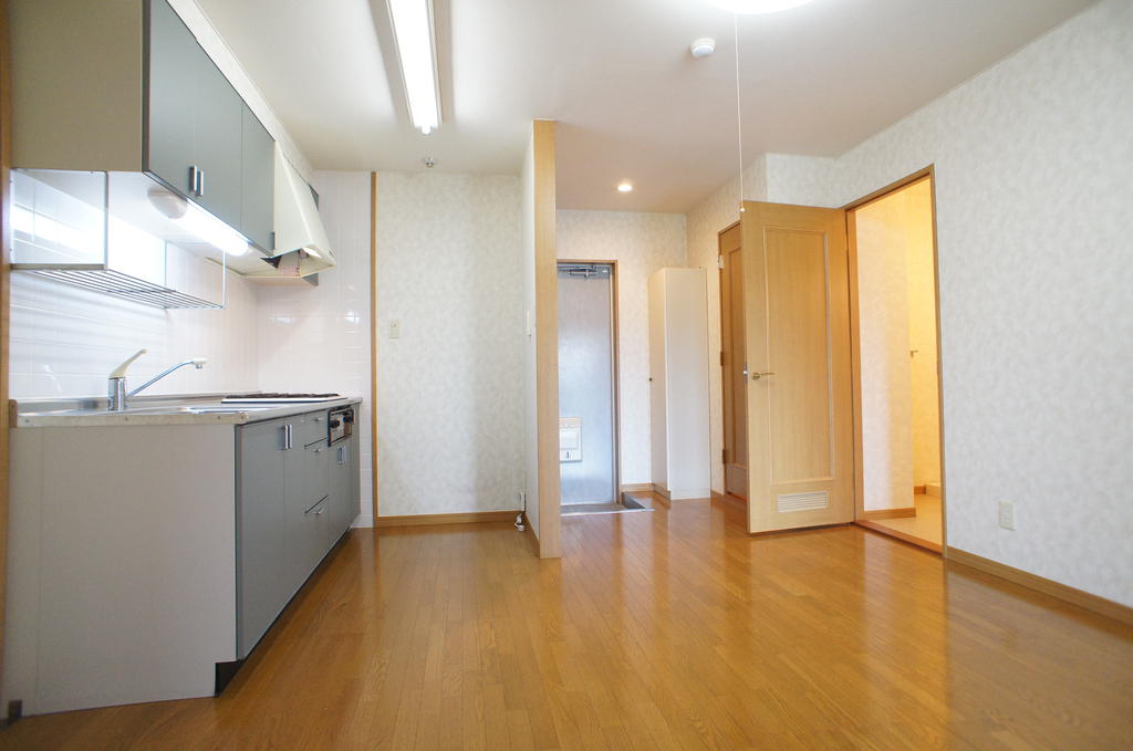 Living and room. Easy-to-use kitchen space!