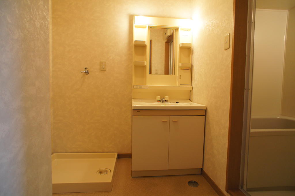 Washroom.  ☆ Toiletries & Laundry Area ☆