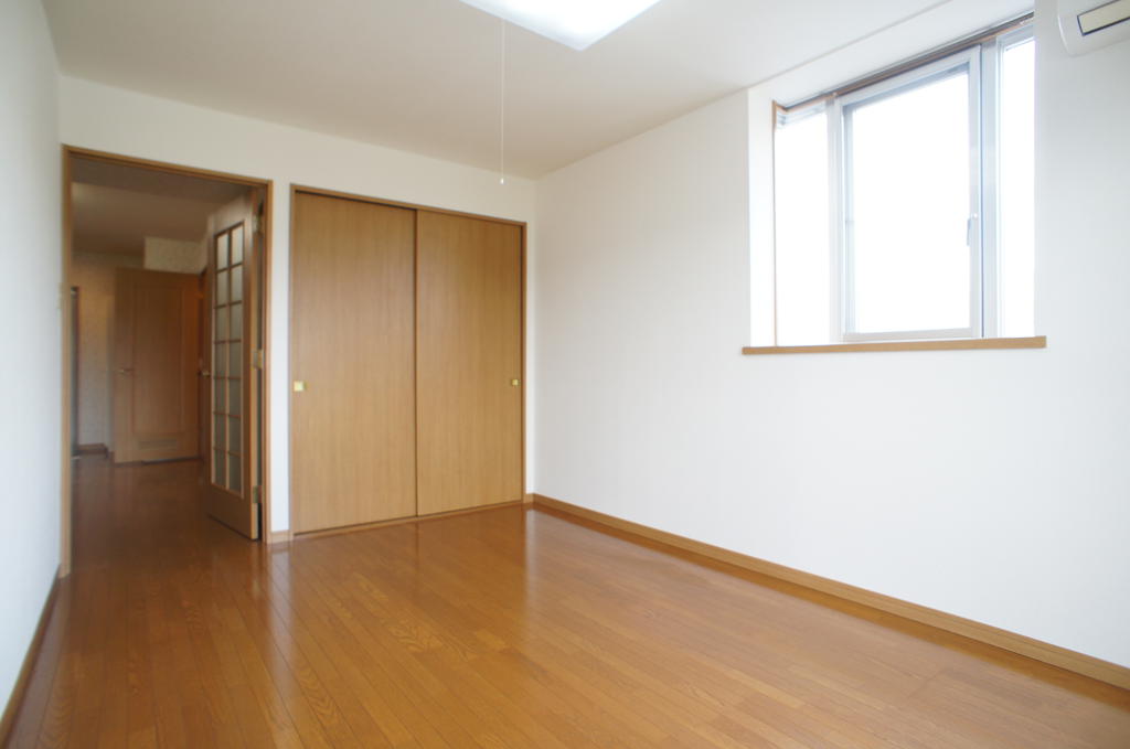 Other room space. Clean rooms!