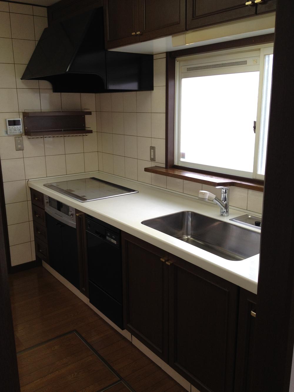 Kitchen. All-electric (already changed to the IH stove)