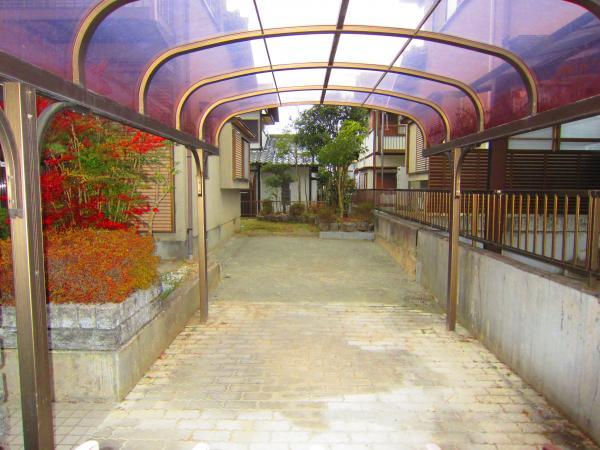 Parking lot. Car space 2 cars (with carport)