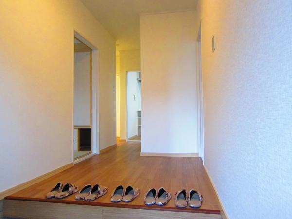 Entrance. South-facing bright entrance