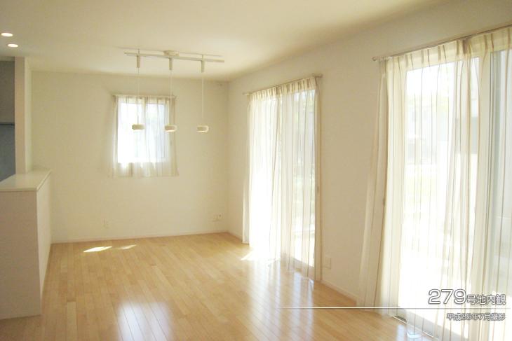 Living.  [279 No. land] [279 No. land introspection] 2013 July shooting