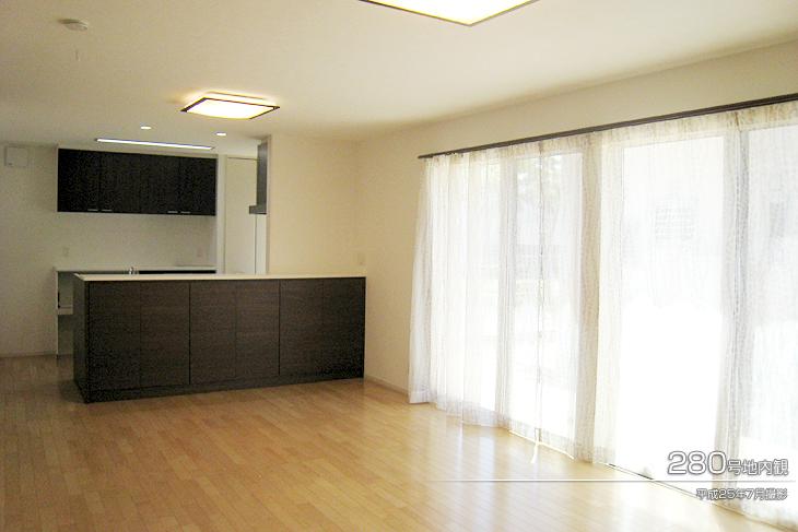 Living.  [280 No. land] [280 No. land introspection] 2013 July shooting