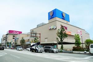 Supermarket. Mita Udditaun 760m large-scale shopping facility to the ion. It also features a movie theater. 