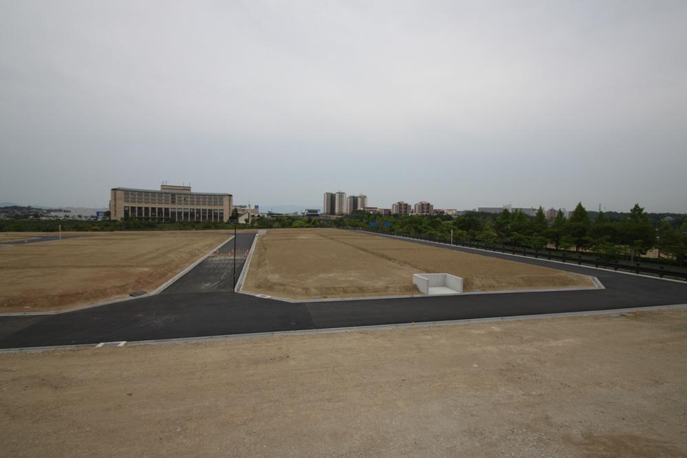 Local land photo. Affluent city block plan of the front road 6m.  Local (May 2012) shooting