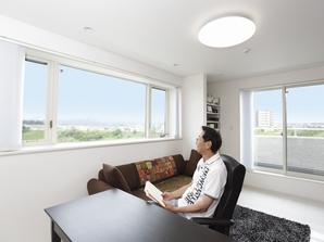 Supermarkets and home improvement, Clinic, etc., I's a convenient living environment within walking everywhere became decisive factor of the purchase. "Or you walk or go to the shopping every day, Perhaps because of more opportunities to walk, It's skinny and (laughs) "mother. First, the company appealing to the desirability of the location to listen to the point where I think that it was good to live in the I's family built a house and, It seems still living comfort of the external insulation unique. "Even hot season of the year, Just put the air conditioner about an hour before going to bed at night, After that you're comfortable until the morning even when switched off. Because it is to blow easily as the wind, Summer it come in cool breeze from the second floor of the balcony, even without air conditioning. Speaking of easy-to-understand, And "Spring" of of the year I feel like the season has increased in the "autumn". "And large satisfied with the comfortable living comfort than you think. Also condensation anxious, It had been surprised again as "so I do not have to wipe the even once was condensation window Speaking". Such as the vaulted ceiling and the second floor hall of free space, Look at the company's model house favorite plan a well adopted was I's. It was your state of large satisfaction and was able to make your own way home. 