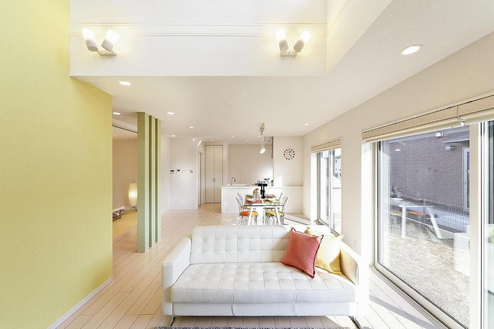 Living. In addition to the double insulation, Of course sash also insulation! Also a large window glass, Airtight ・ With high thermal insulation, Suppress and out of the heat. 