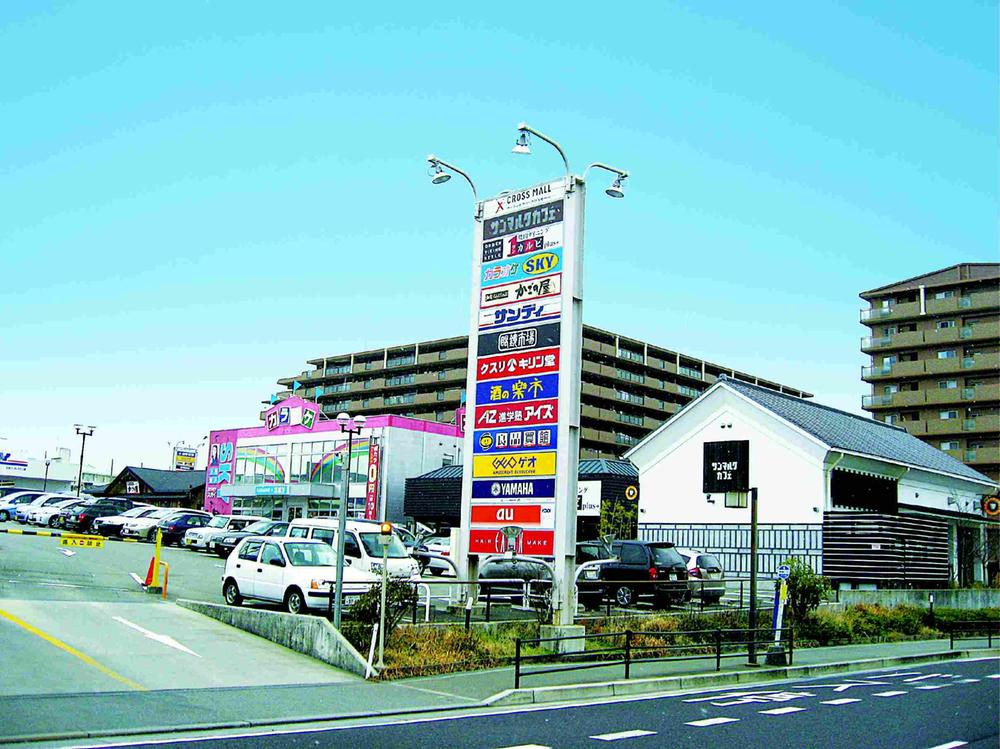 Shopping centre. Udditaun 980m to cross Mall