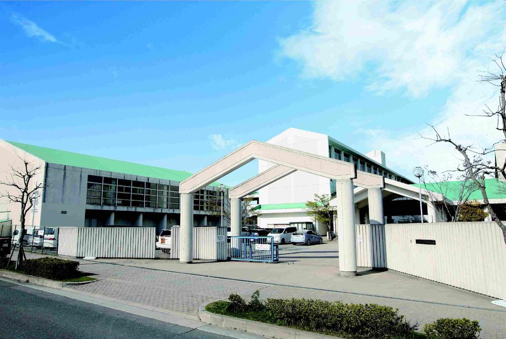 Junior high school. Keyakidai 780m until junior high school