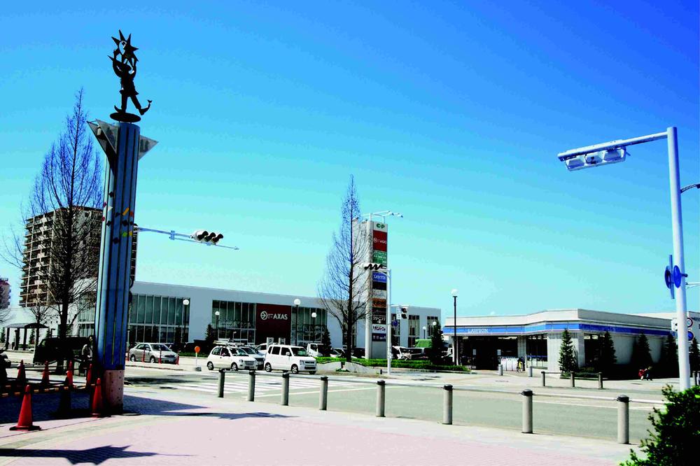 Shopping centre. Century Plaza up to 420m