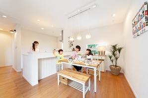 Open kitchen of openness plenty who lost a hanging cupboard, Also impetus family and conversation during the cooking. Always because the children of the state is seen is recommended for child-rearing generation (model house)