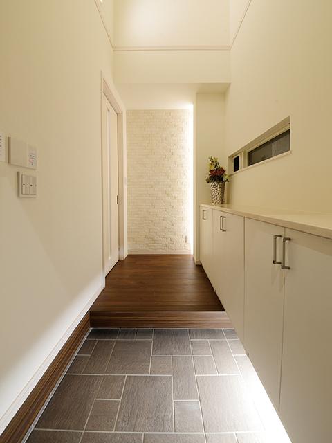 Entrance. Indoor (March 2013) Shooting