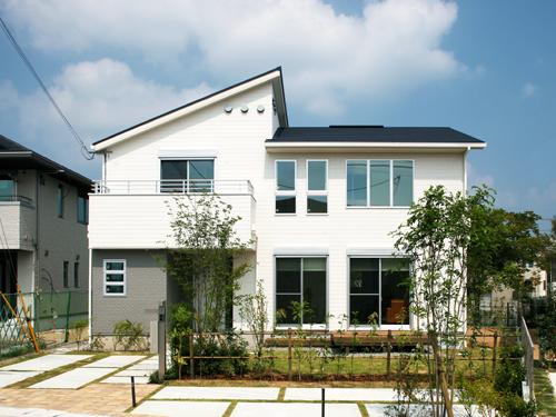 Model house photo. Towards Shuniwa provided in the south, LD, Place a Japanese-style room in the south. Plus the atrium and wood deck, I was directing the brightness and spread.