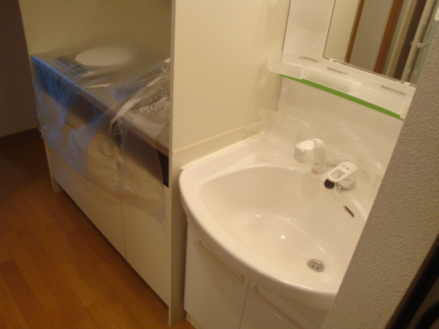 Washroom. Pat morning Shan with shampoo dresser ☆