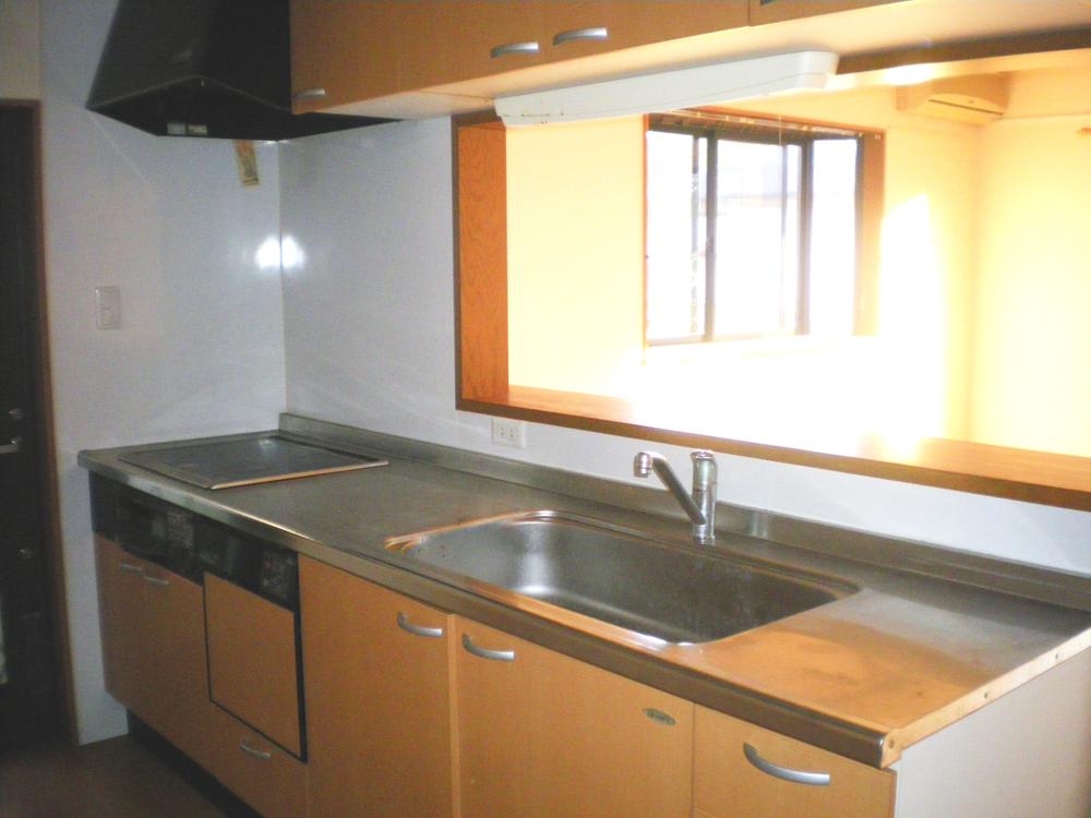 Kitchen. Indoor (11 May 2013) Shooting IH cooking heater ・ With dishwasher