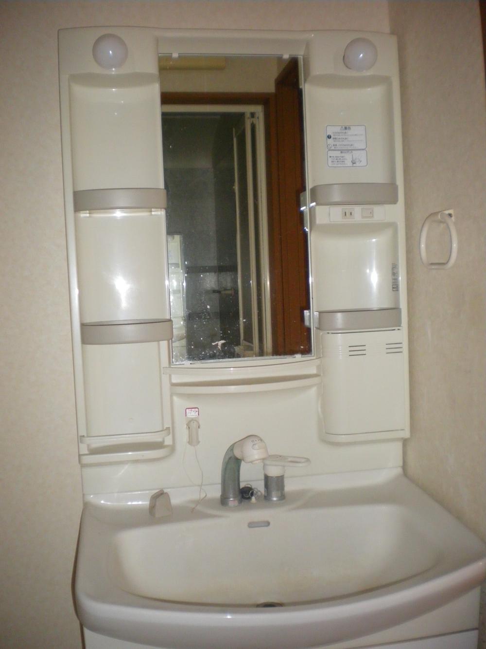 Wash basin, toilet. Indoor (11 May 2013) Shooting