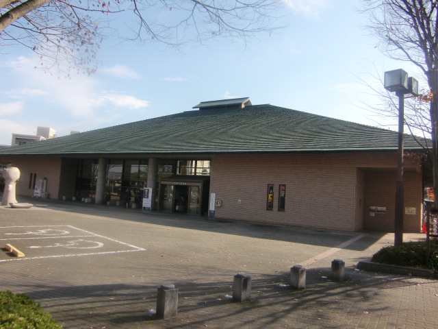 library. 581m until Mita municipal library (library)