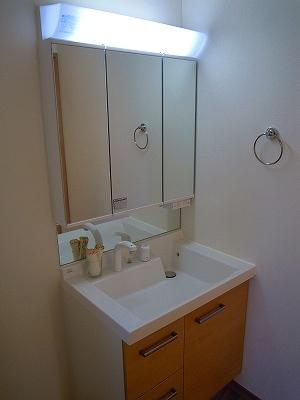 Wash basin, toilet. Local (September 2013) Shooting