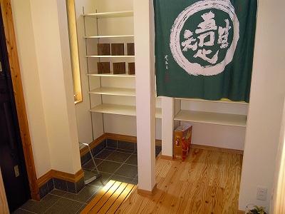 Entrance. Local (September 2013) Shooting