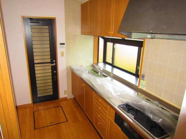 Kitchen. A happy mom size kitchen