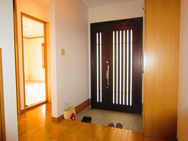 Entrance. Entrance there is a breadth is secure a space for breath break can be taken